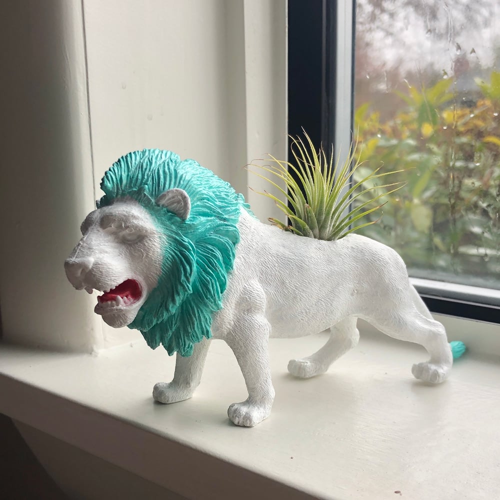 Image of Lion Planter