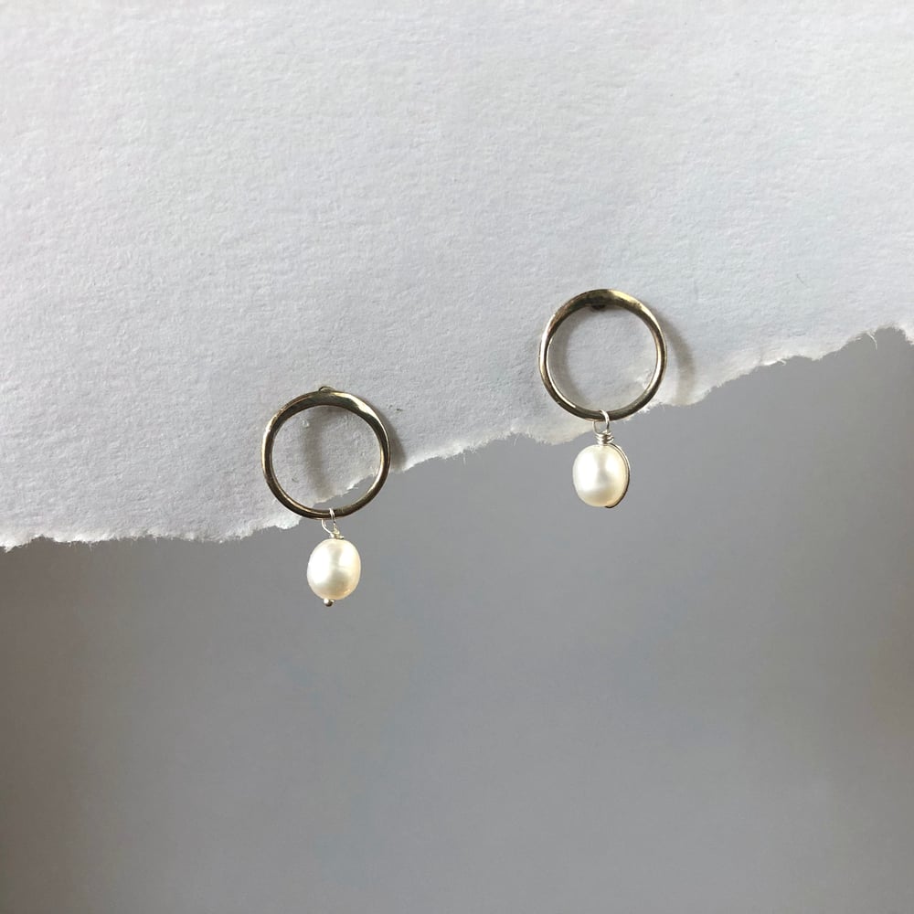 Image of Silver Open Circle Pearl Studs
