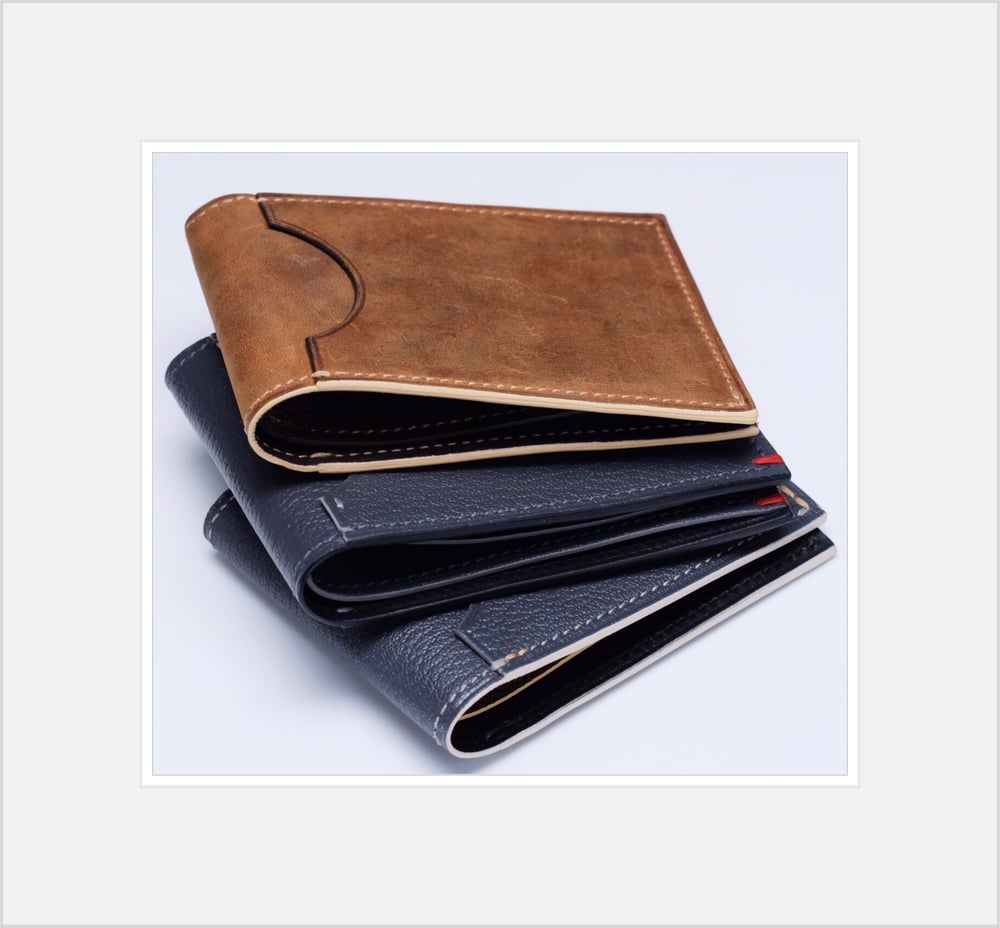 Image of MINIMALIST BIFOLD CARD WALLET VINTAGE CALF 