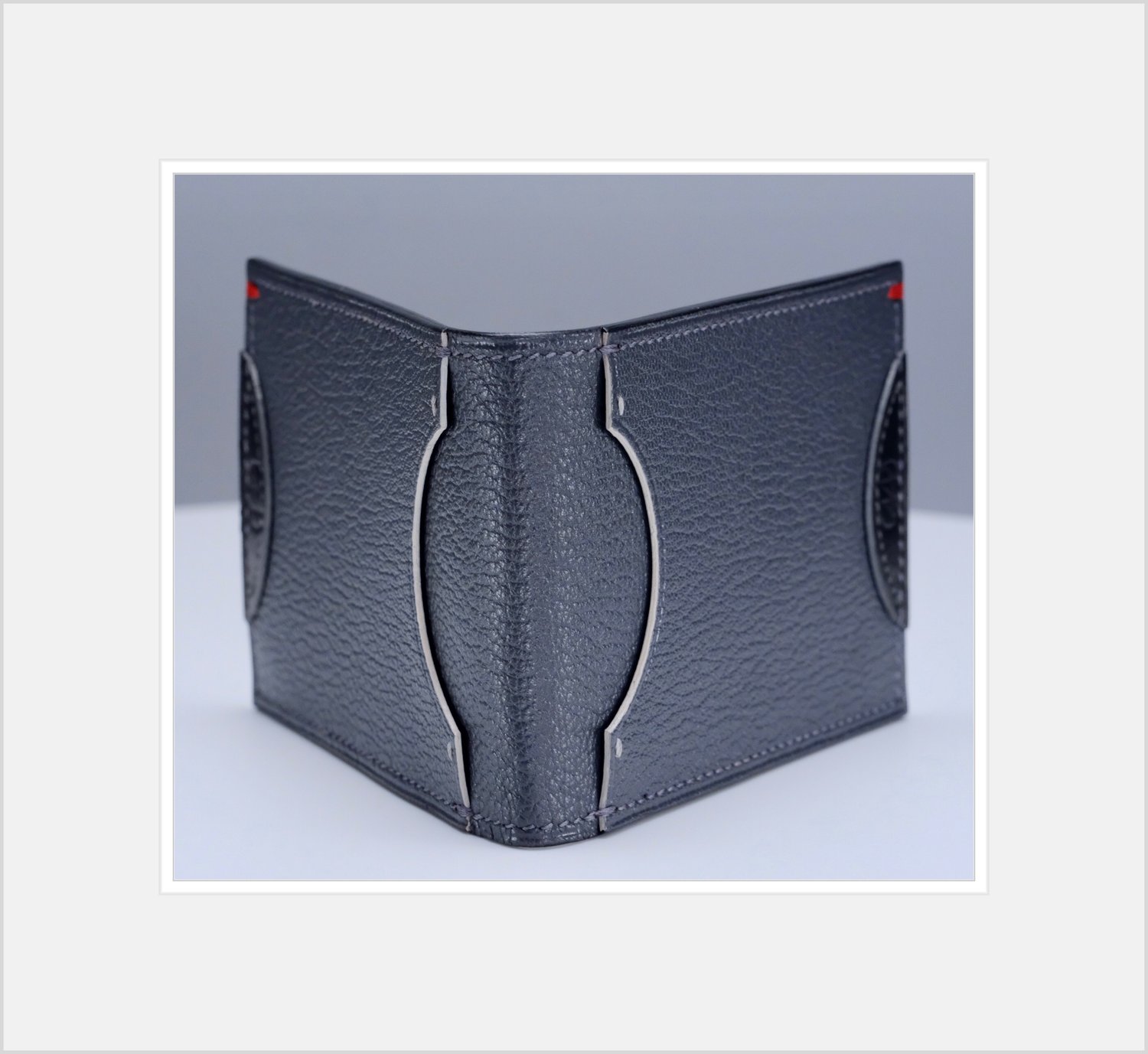 Image of MINIMALIST BIFOLD CARD WALLET GREY PEBBLED CALF 