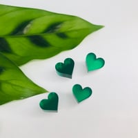 Image 2 of Náušnice srdíčka smaragdově zelená / limetková zelená