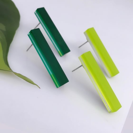 Image of Náušnice Rectangle -limetková zelená / smaragdová zelená