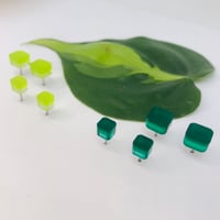 Image 2 of Náušnice Round sque smaragdová a limetková zelená 