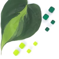 Image 1 of Náušnice Round sque smaragdová a limetková zelená 