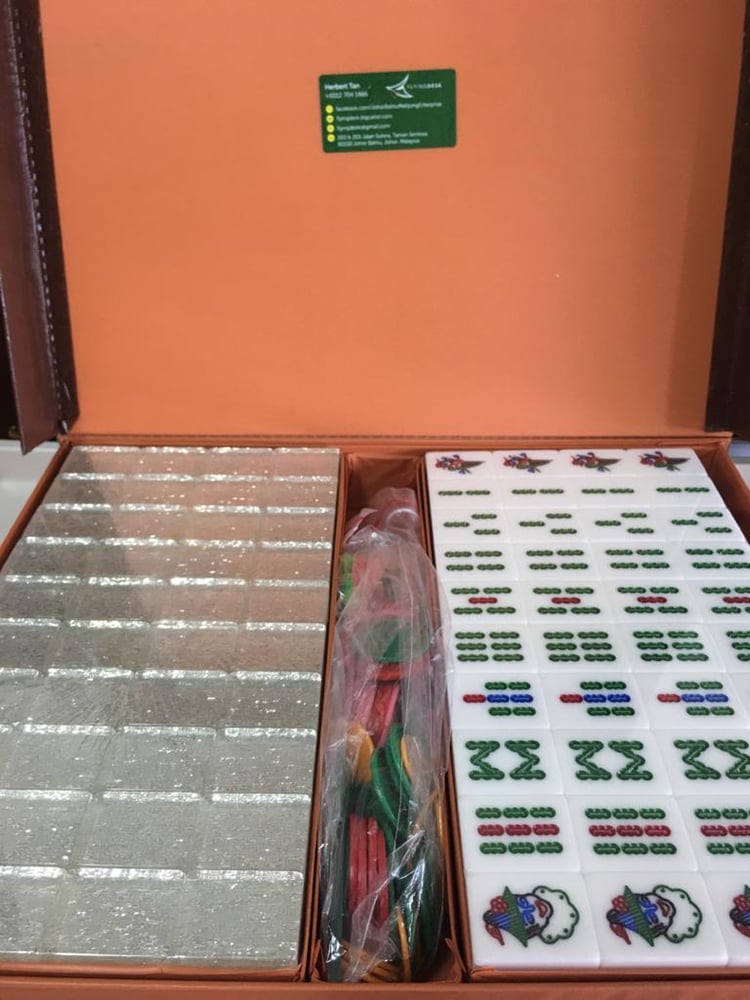 Image of A2 Crystal Silver Mahjong Set