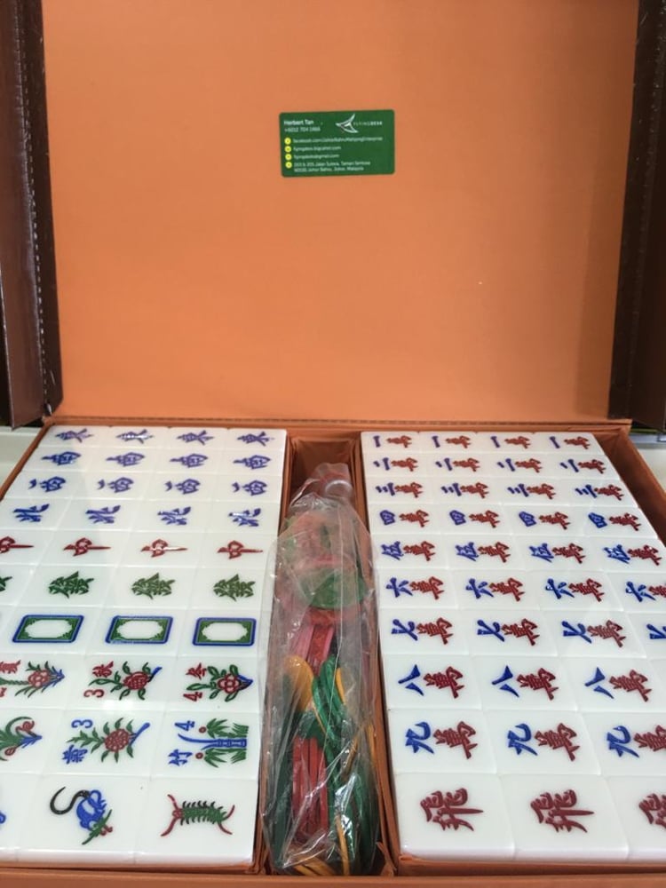 Image of A2 Crystal Silver Mahjong Set