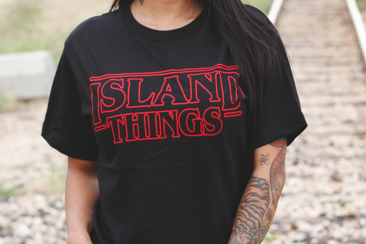 ISLAND THINGS Tee (Black/Red)