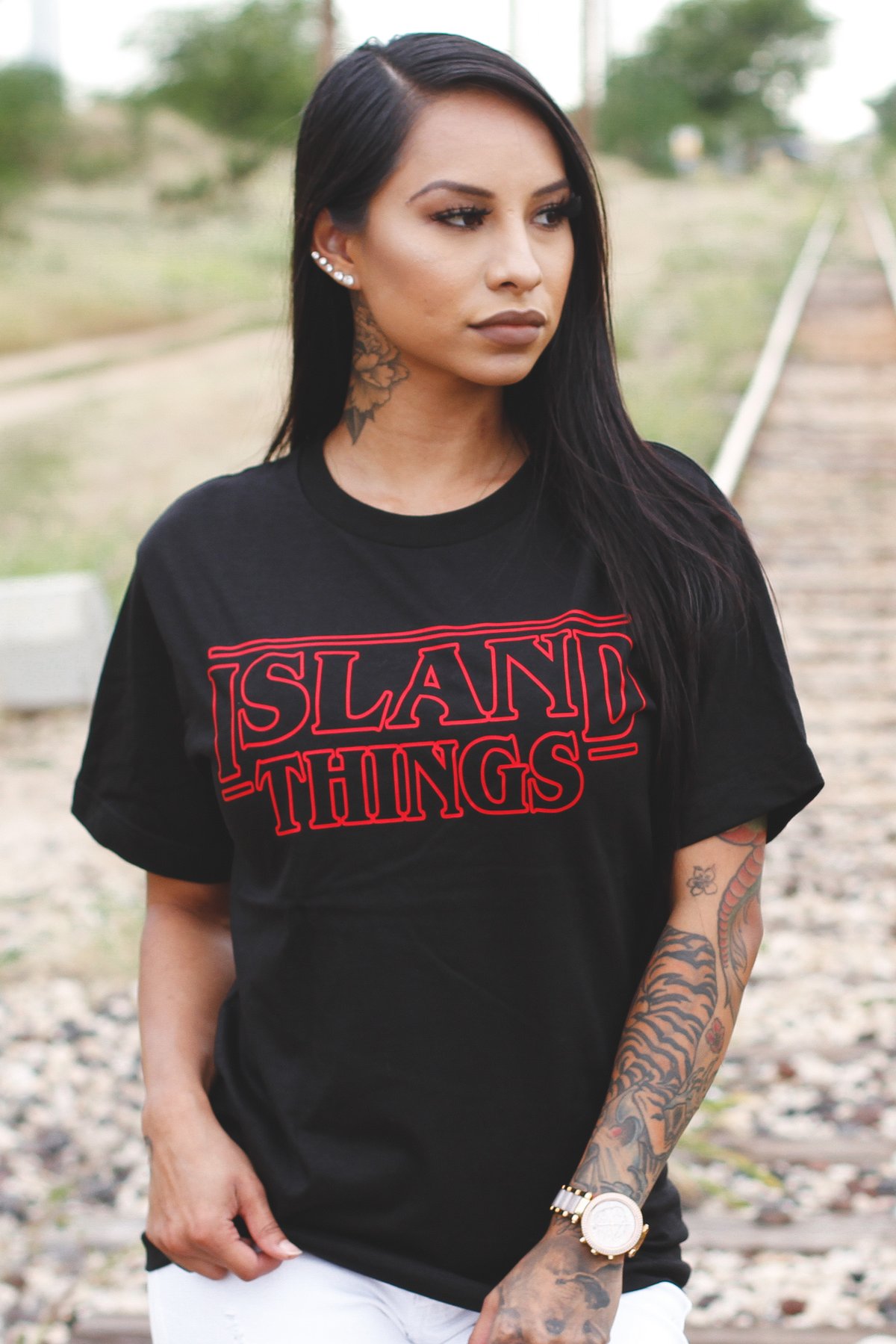 ISLAND THINGS Tee (Black/Red)