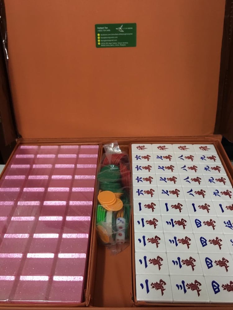 Image of A2 Crystal Pink Layered Mahjong Set