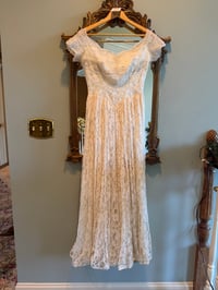 Image 10 of 1960s Lace Beauty 