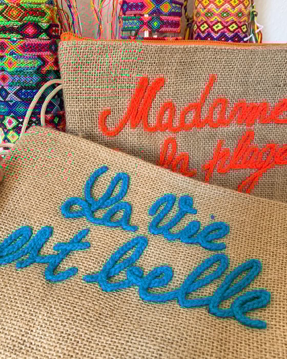 Image of POCHETTE IUTA CON SCRITTA