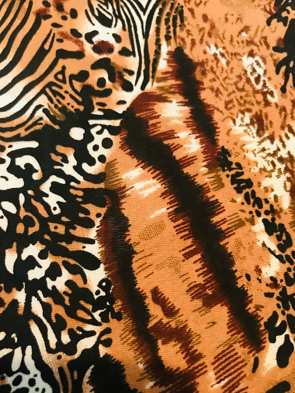 Image of Scrub Top- Roar 