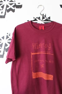 Image of plotting on the fall tee in maroon 