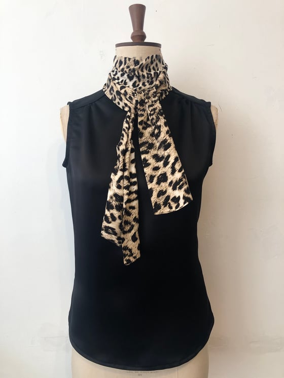 Image of Leopard and black lulu top