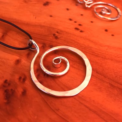 Image of Spiral Wave Necklace 