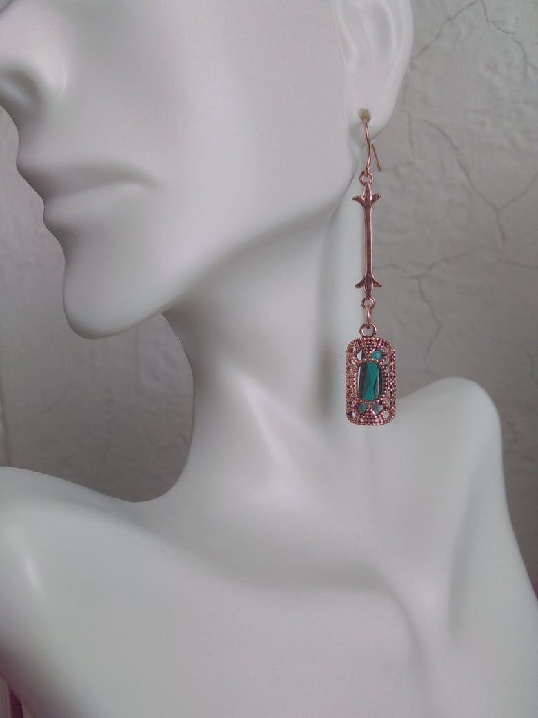 Image of ROSE GOLD COLORED GREEN EARRINGS