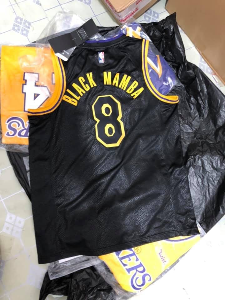 la lakers black mamba jersey