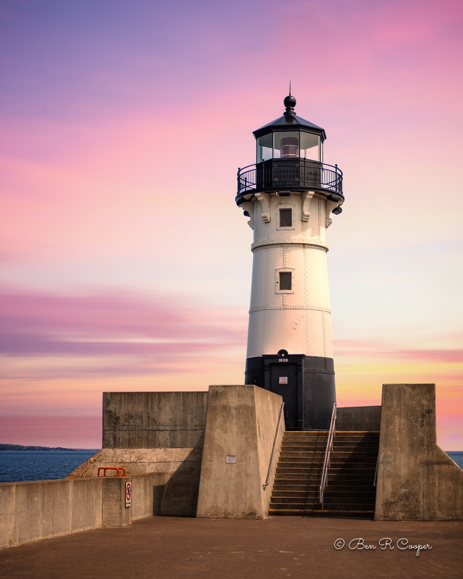 Duluth North Pier Light