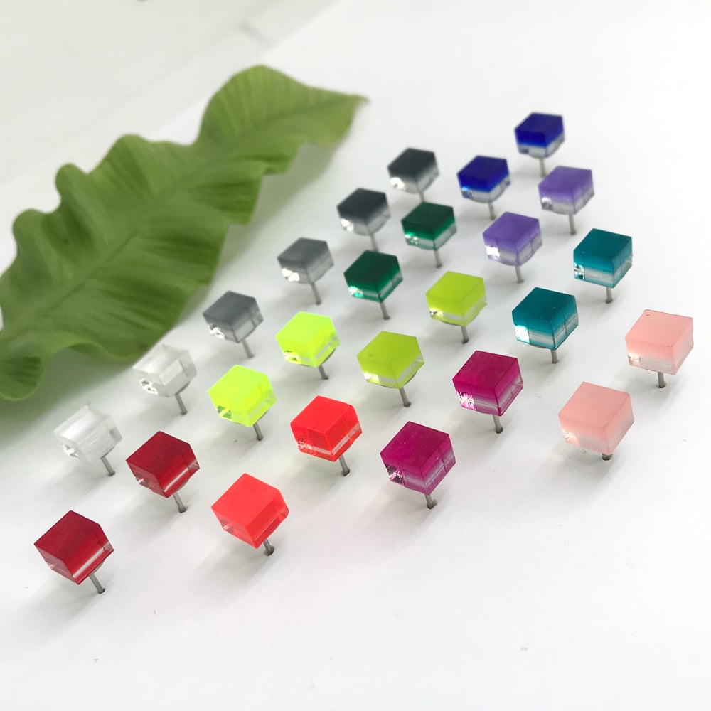 Image of Náušnice Cubes barevné