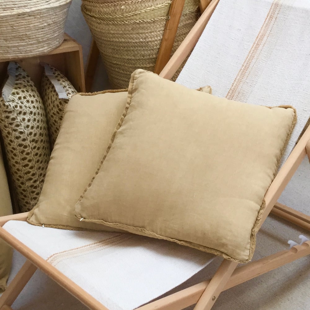 Image of -50% Housse Coussin carré bordures frangés jaune paille
