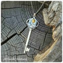 Collier Clé cabochon en porcelaine