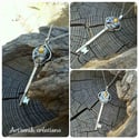Collier Clé cabochon en porcelaine