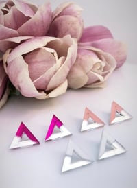 Image 2 of Náušnice Acamar  bílá - stříbrná & fuchsiová - starorůžová 