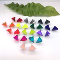 Image 2 of Triangle m v 13ti barvách