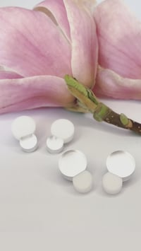 Image 3 of Náušnice Bubbles stříbrná/ bílá & fuchsiová/ starorůžová 