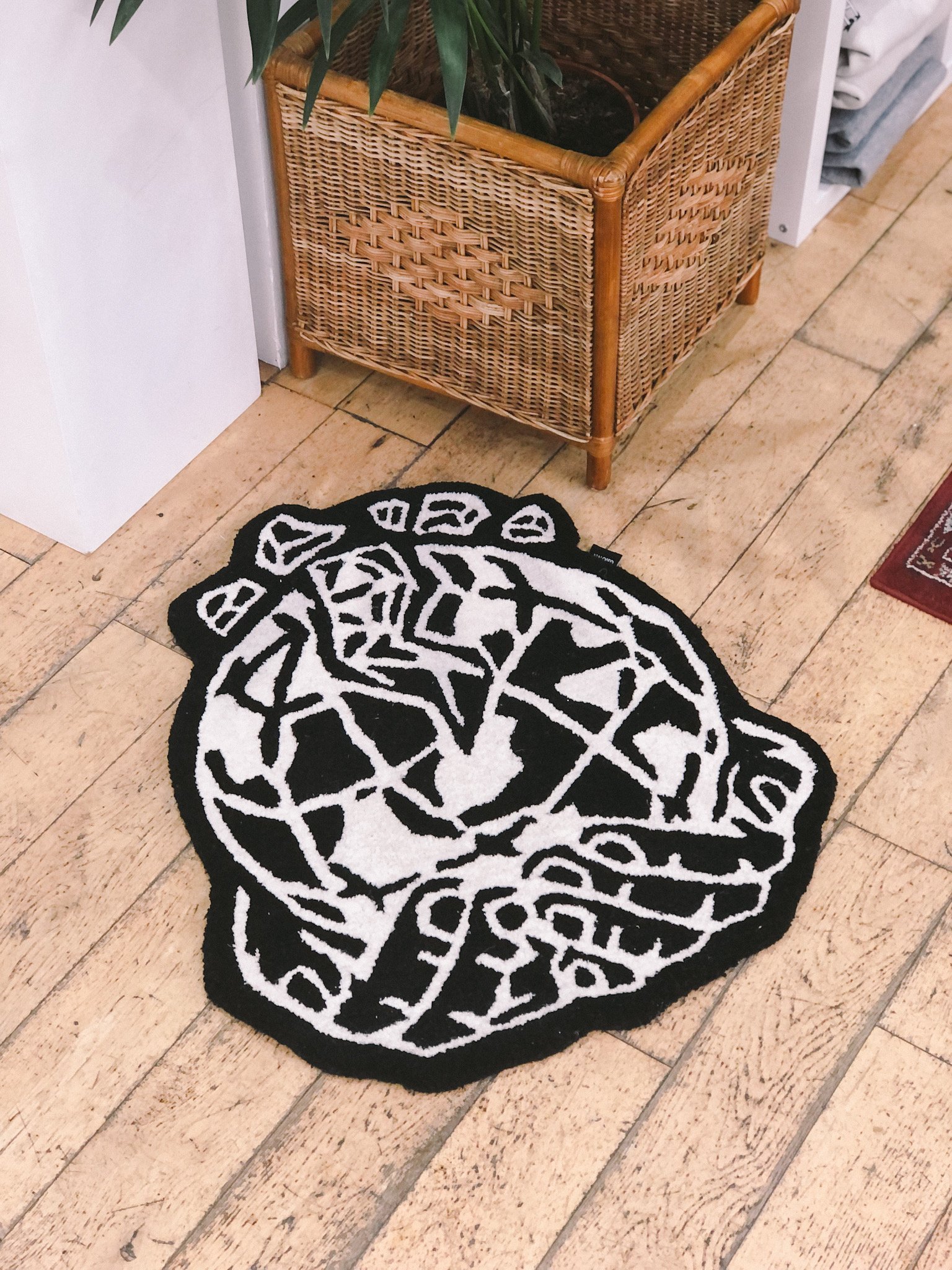 https://assets.bigcartel.com/product_images/2584c371-2d38-4f2f-a84f-51ffd3f67153/earth-hand-tufted-rugs.jpg?auto=format&fit=max&w=2000