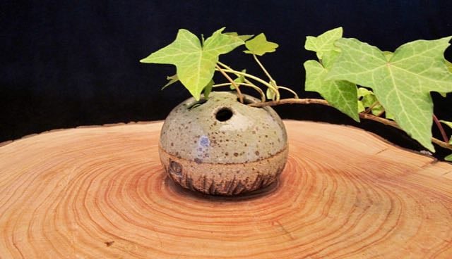 4 hole pod vase