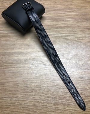 “Tuxedo” Black Lizard double tapered one-piece watch strap | Huitcinq1988
