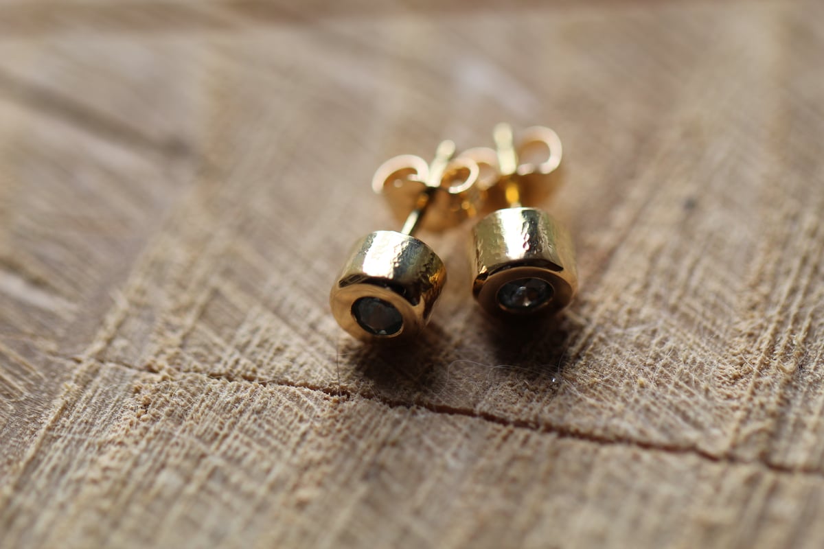 Image of Leuviah: 18ky Gold & Sapphire Earring Studs