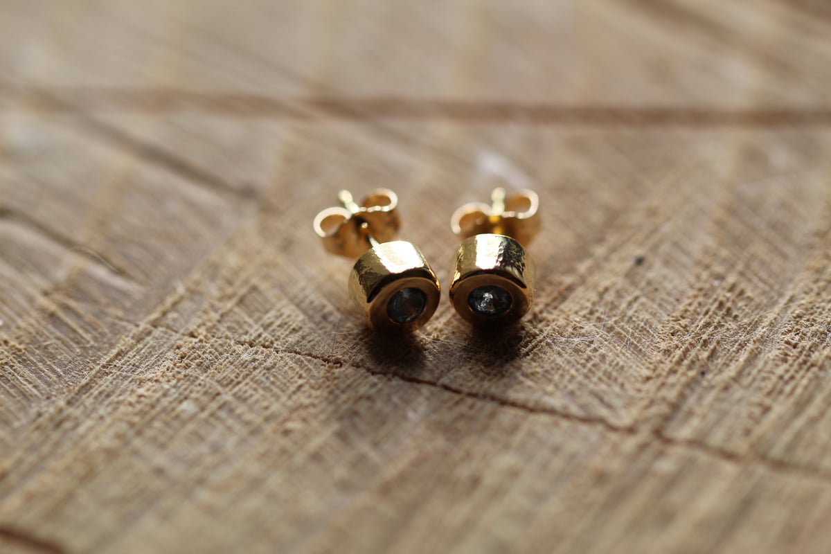 Image of Leuviah: 18ky Gold & Sapphire Earring Studs
