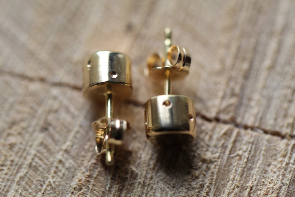 Image of Leuviah : 18ky Gold Earring Studs