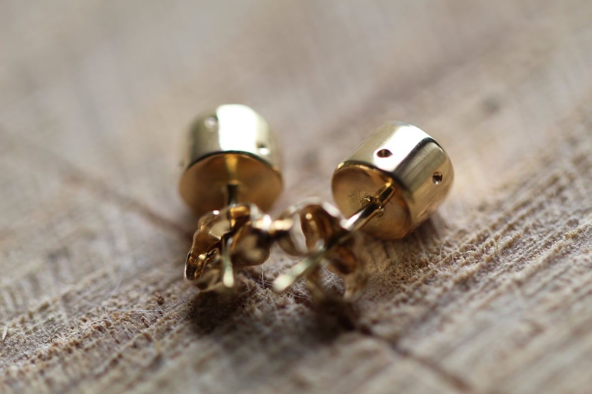 Image of Leuviah : 18ky Gold Earring Studs