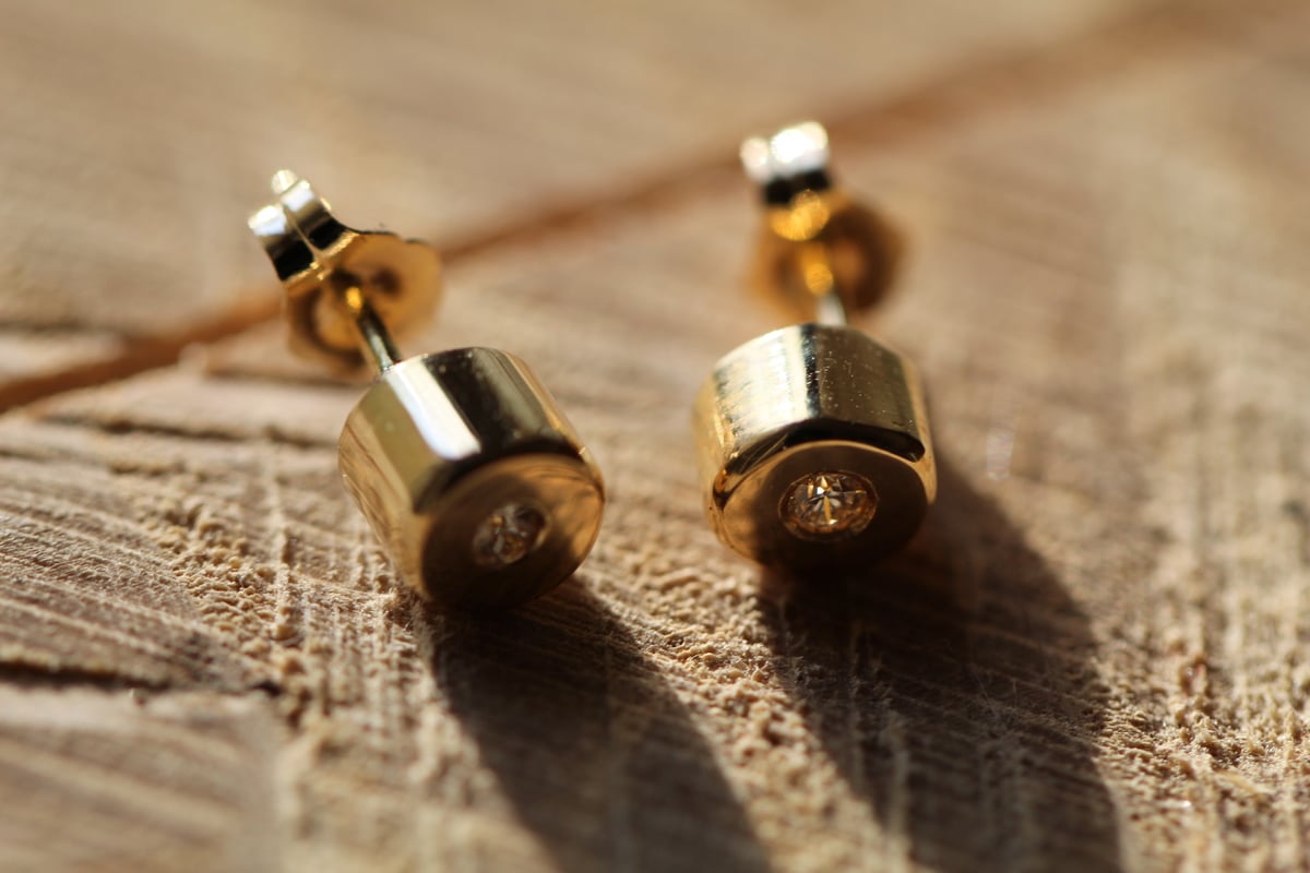 Image of Leuviah: 18ky Gold and Diamond Earring Studs