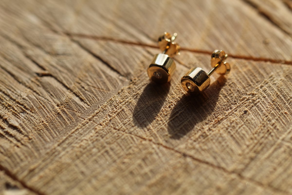 Image of Leuviah: 18ky Gold and Diamond Earring Studs