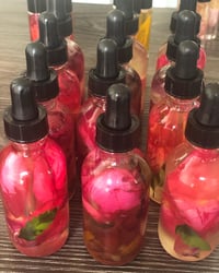 Rose 🌹 essential oil 