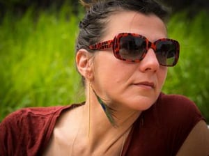 Image of Mono Boucle d'oreille Plume de Paon / Mono Peacock Feather Earring