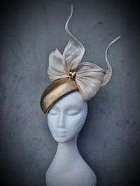 Image 2 of 'Kim' in Gold and Ivory