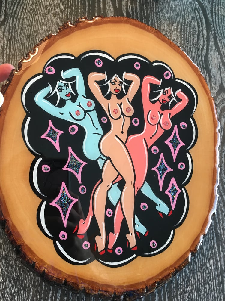 Image of Tres ladies