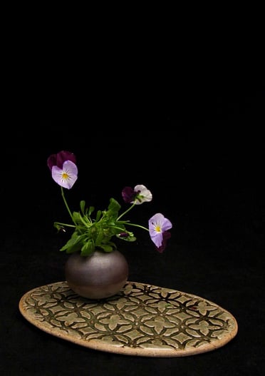 New moon pod vase and pressed plate