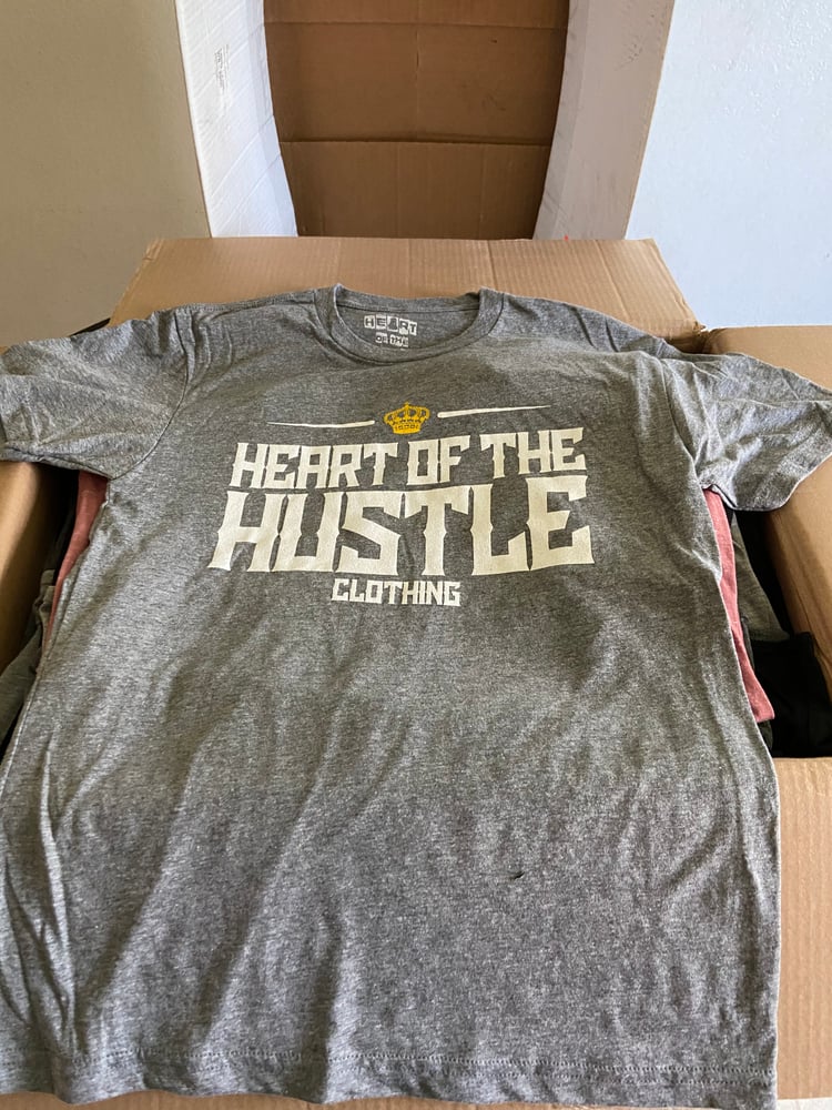 Image of Heart of the hustle (light grey) men’s t shirts