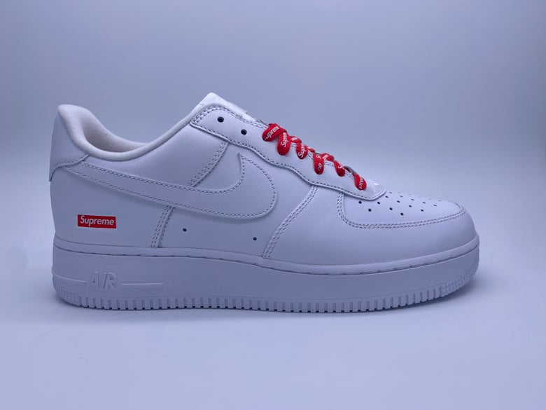 Image of NIKE AIR FORCE 1 LOW / SUPREME