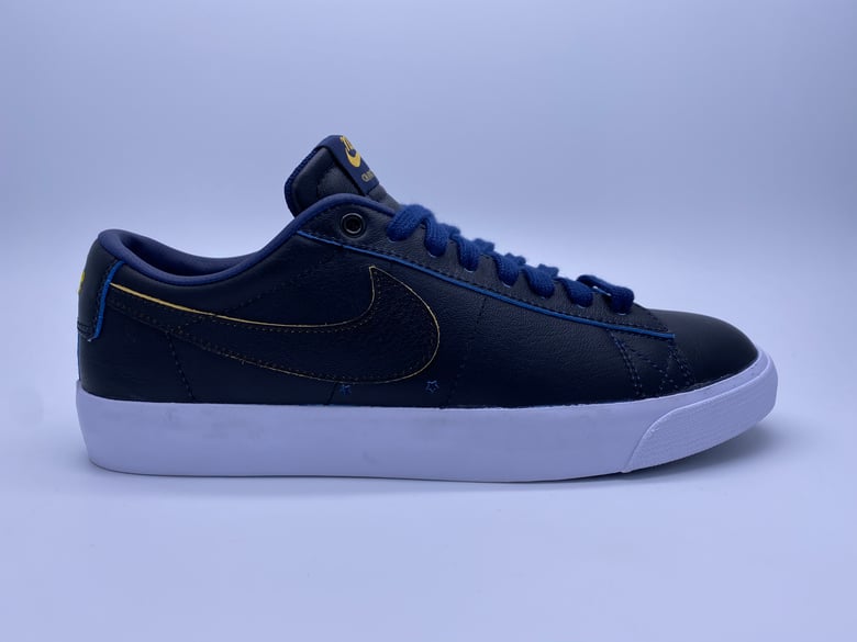 Image of NIKE SB ZOOM BLAZER LOW GT NBA