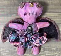 Image 4 of Daphiliea