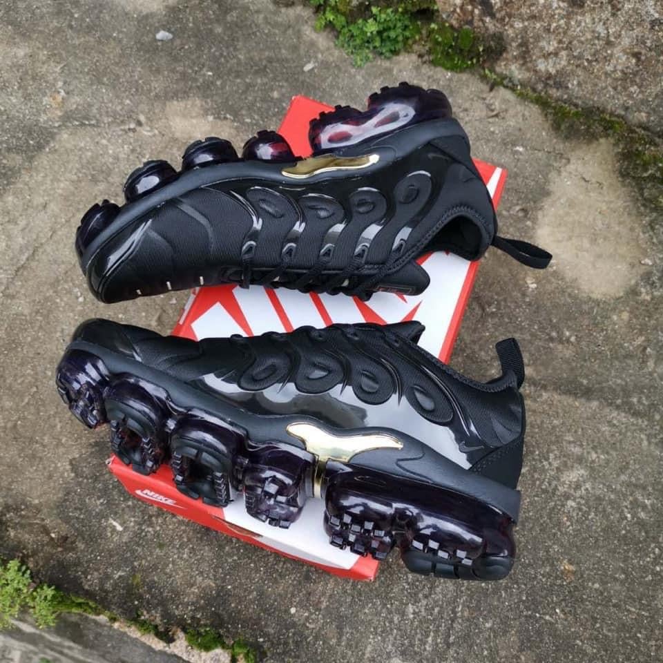 black gold vapormax plus