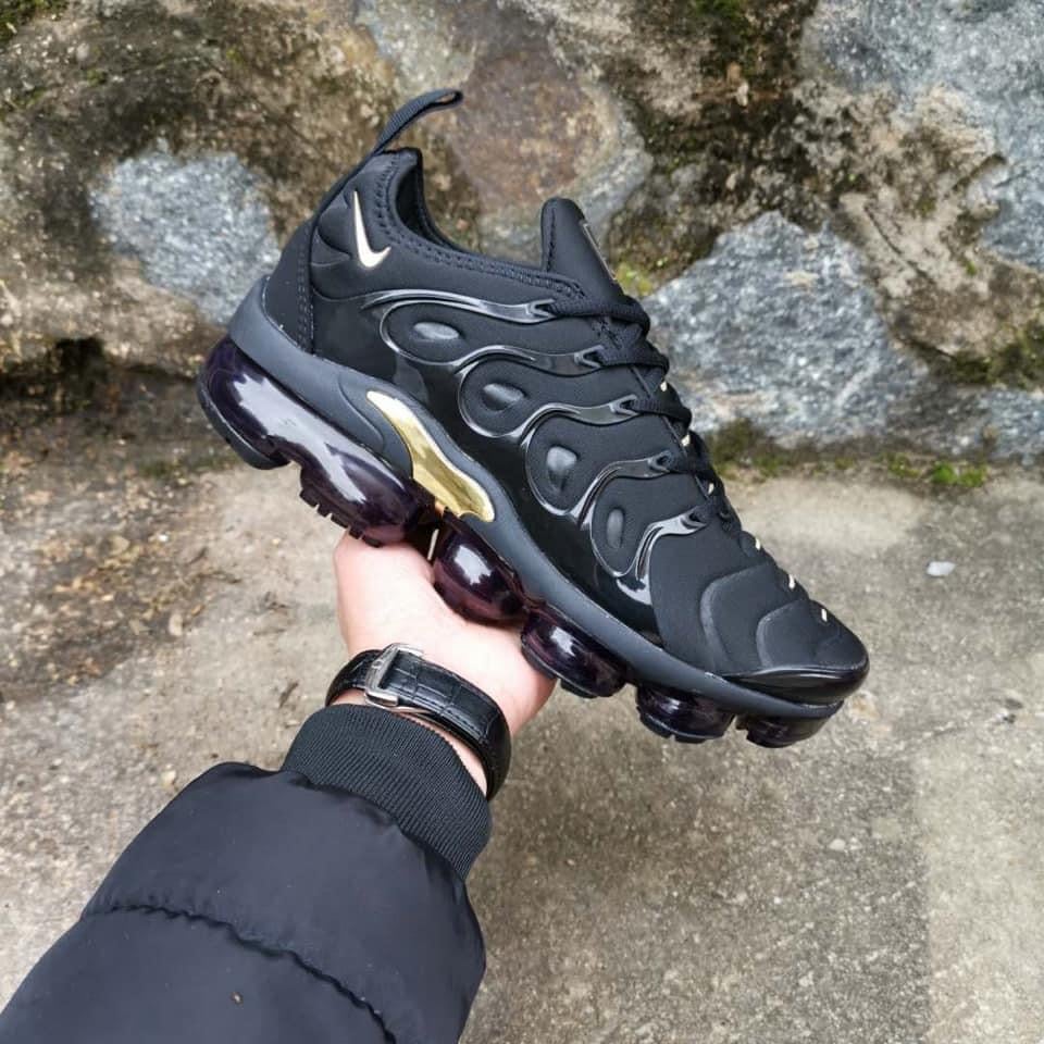 black gold vapormax plus