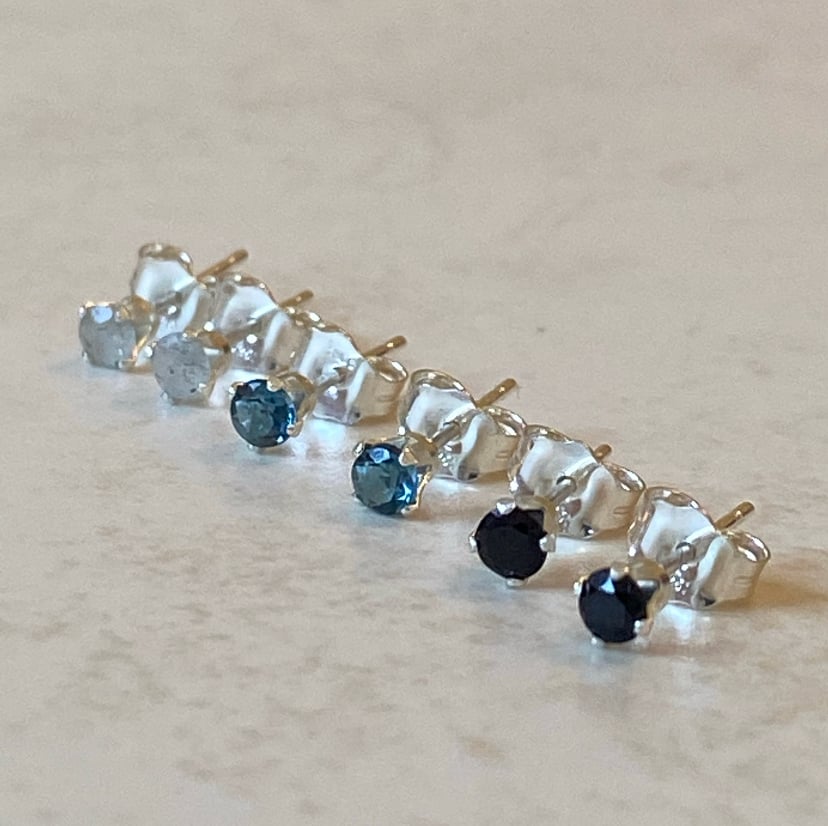 Image of IRIS studs (SS)